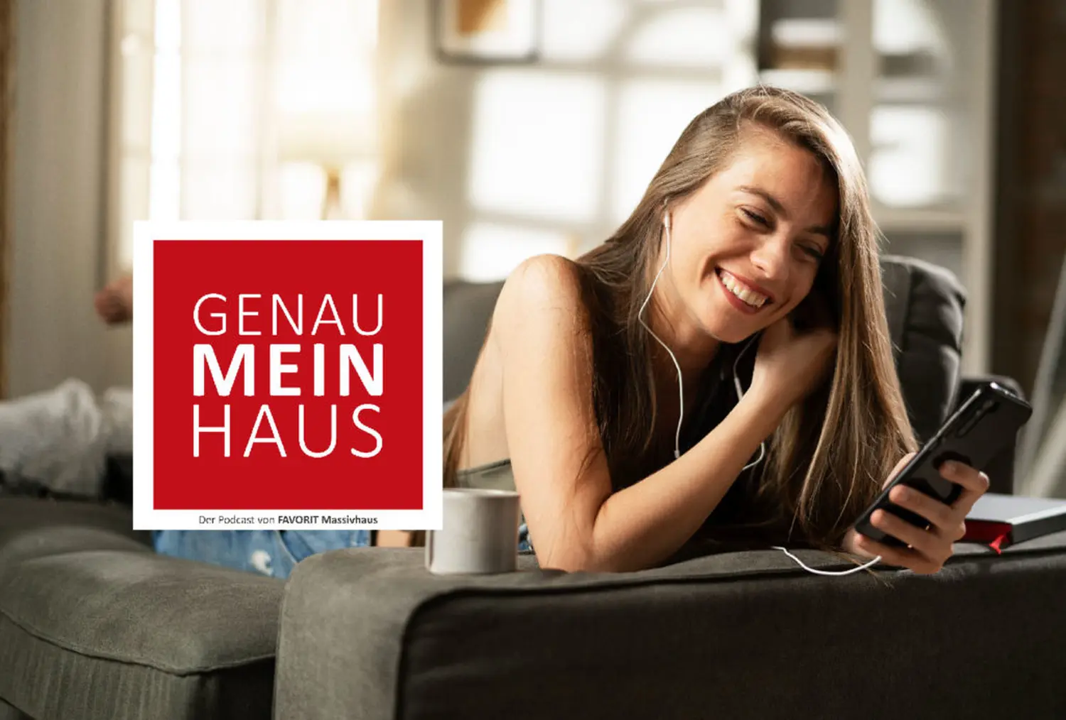 Smiley-Frauen benutzen Mobiltelefon